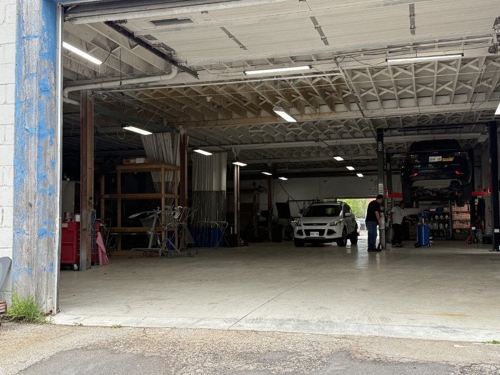 Vehicle service and repair in progress