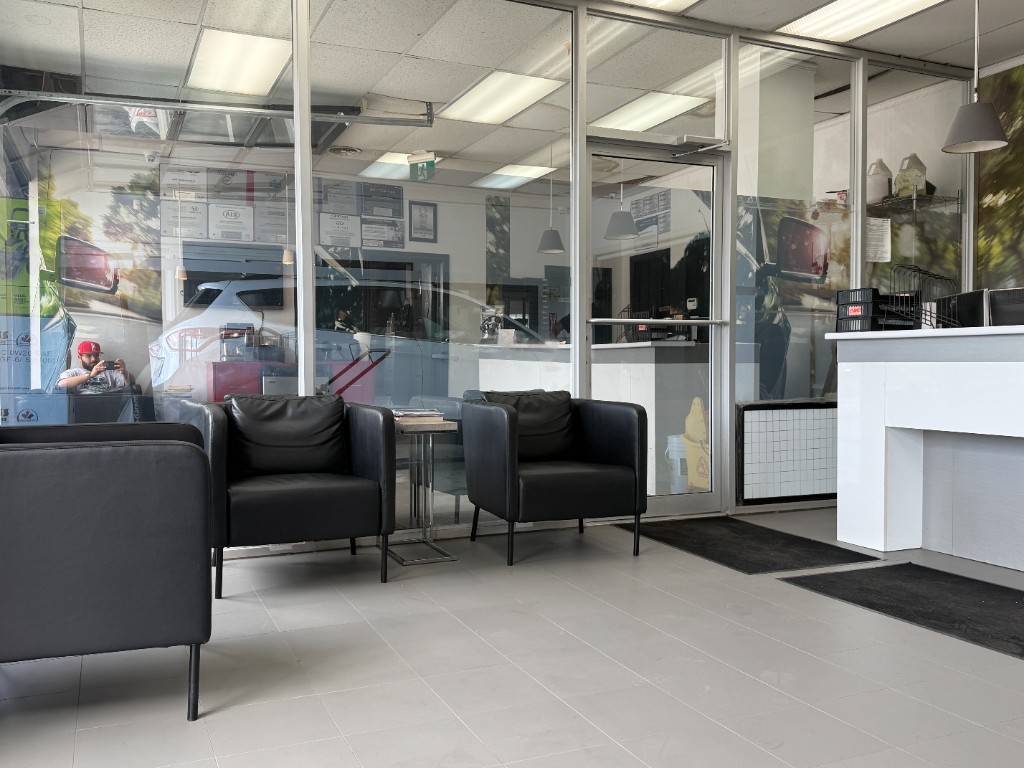 EcoautoworX customer waiting area
